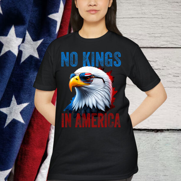 No Kings In America Eagle Patriotic Sunglasses T-Shirt